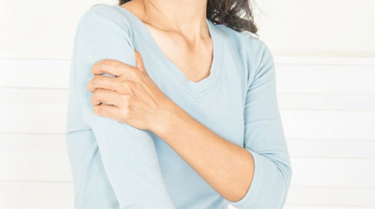 Đau nhức cánh tay trái