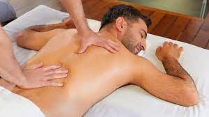 Đến trung tâm để được massage