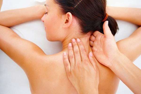 Lợi ích massage cổ