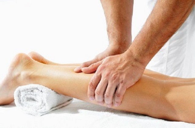 Massage bắp chân