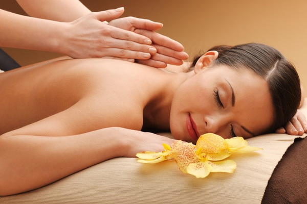 Massage đau nhức toàn thân 