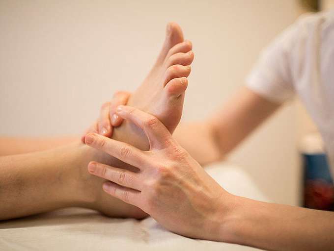 Massage giảm đau gót chân