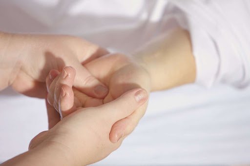 Massage lòng bàn tay