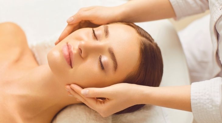 Massage mặt giảm căng thẳng