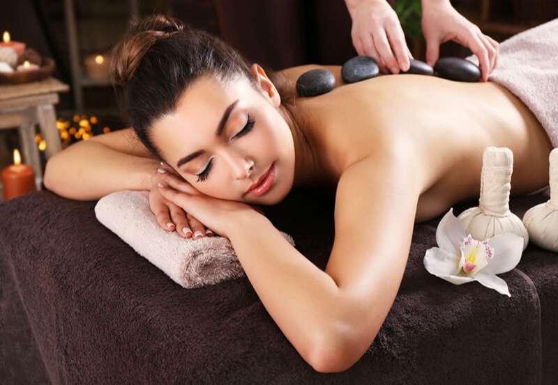 Mặt trái của việc massage với đá nóng