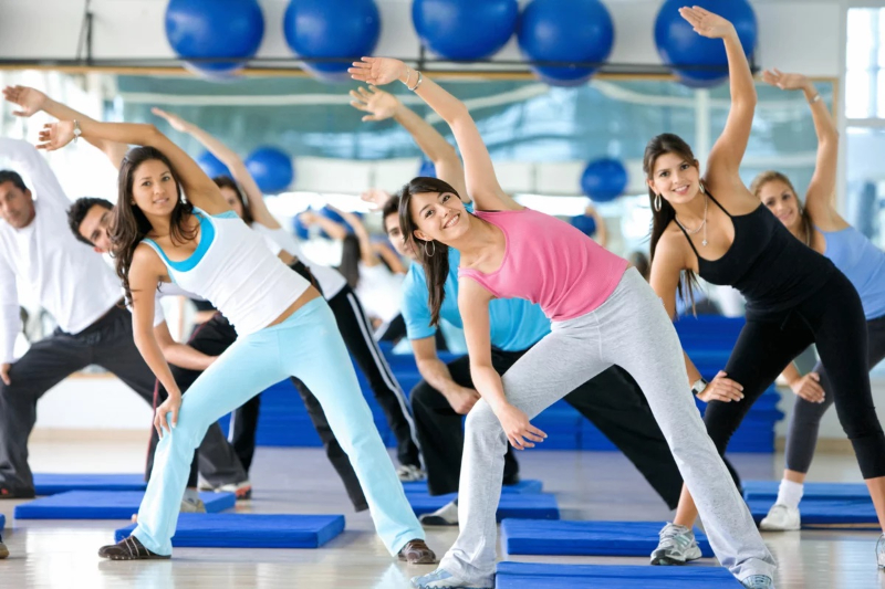 Nên tập Aerobic vào buổi trưa để giải toả stress & lấy lại tinh thần cho cơ thể.