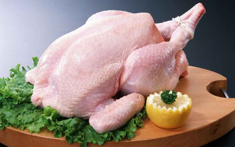 Thịt gà chứa nhiều kẽm khiến tình trạng ê mỏi, đau nhức khớp xương nghiêm trọng hơn.