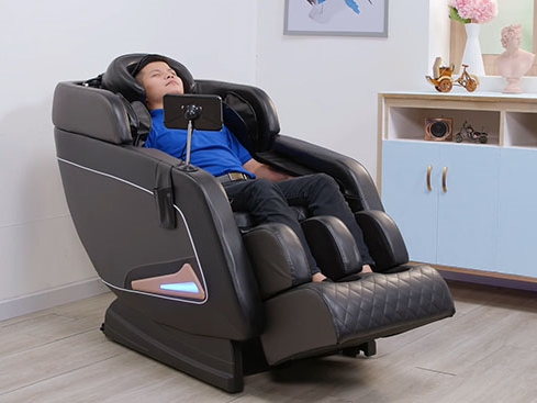 Sử dụng ghế massage có tích hợp tính năng hồng ngoại