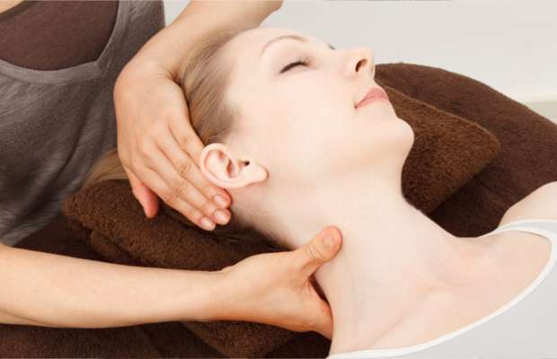 Tích cực massage vùng cổ