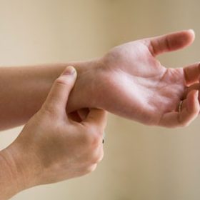 Cách Massage, Bấm Huyệt Trị Nấc Cụt