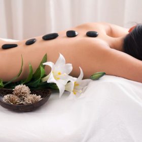 Tìm Hiểu Về Phương Pháp Chăm Sóc Da Với Đá Nóng Massage
