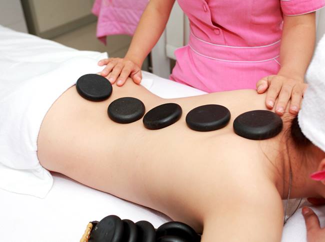 Lợi Ích Của Việc Massage Bằng Đá Nóng Tốt Cho Sức Khỏe