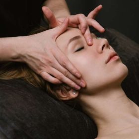 Phương pháp massage giúp sống mũi cao tự nhiên