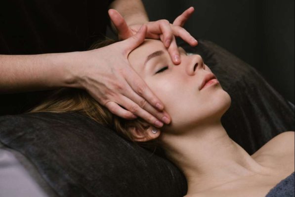 Phương pháp massage giúp sống mũi cao tự nhiên
