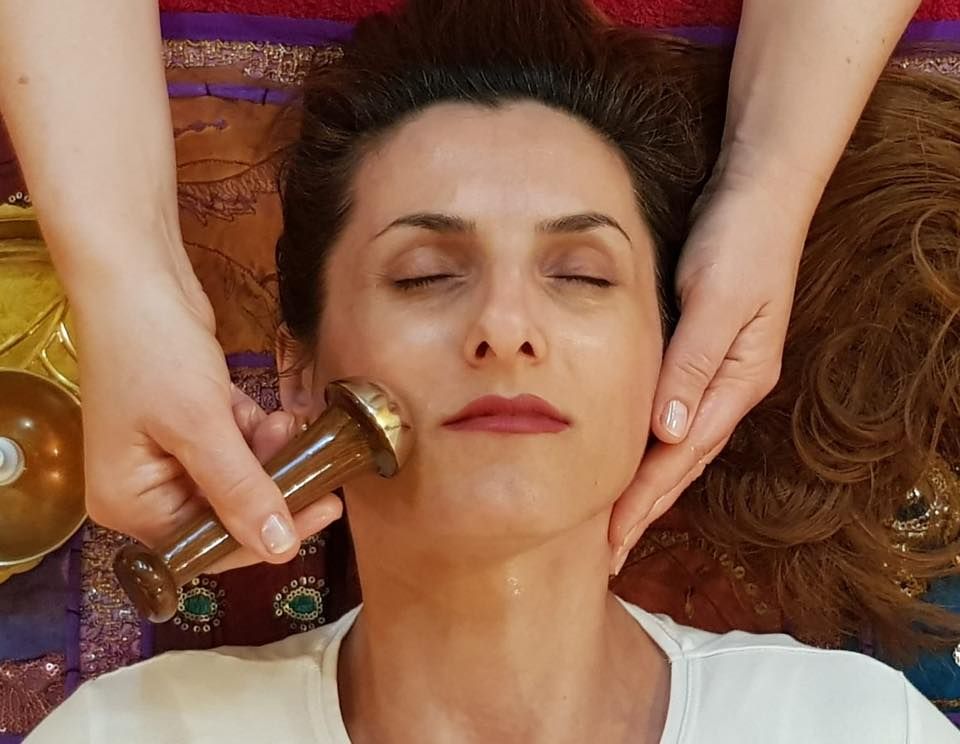 Phương pháp massage mặt Kansa