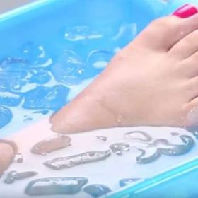 Tăng Cường Hệ Miễn Dịch Bằng Cách Massage, Ngâm Chân Vào Nước Lạnh