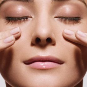 Massage và cách chống khô mắt