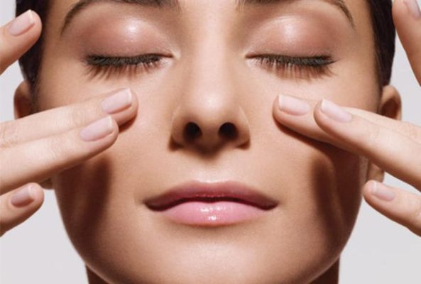 Massage và cách chống khô mắt