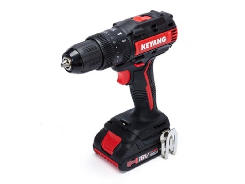 Máy khoan pin cần được tra dầu để đảm bảo vận hành trơn tru