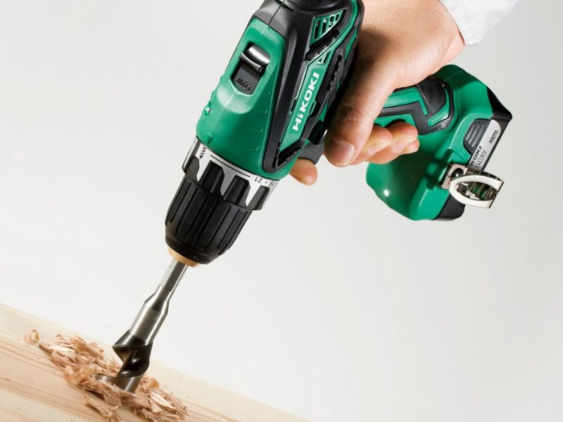 Đầu máy khoan pin bị lắc sẽ gây nguy hiểm cho người dùng