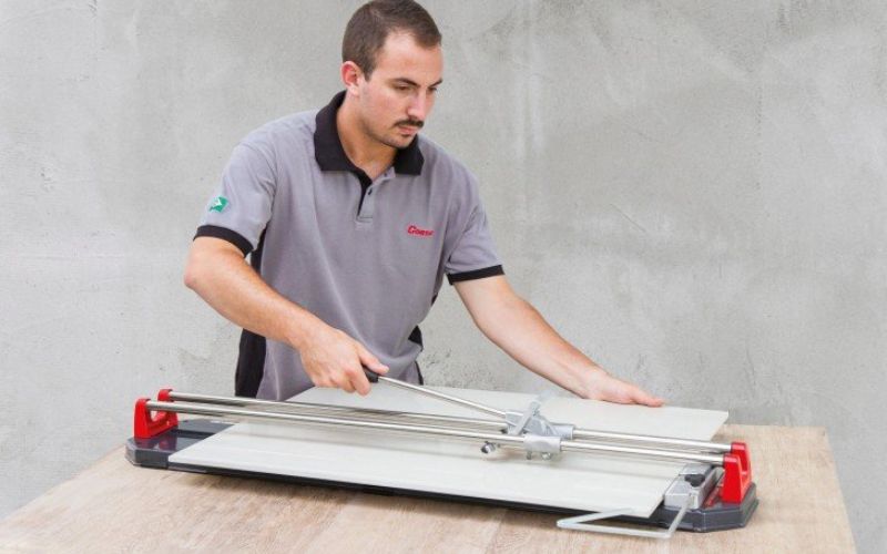 Dụng cụ cầm tay là những thiết bị linh hoạt để hỗ trợ trong các công việc sửa chữa.