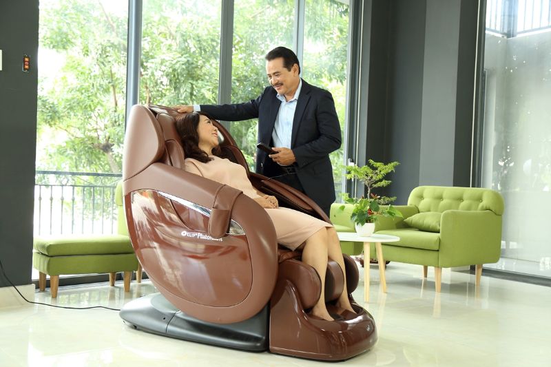 2: Ghế massage đặc biệt phù hợp với người trung niên và người cao tuổi