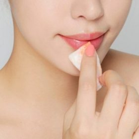 5 phút tẩy da chết môi tại nhà với các tips cực kỳ đơn giản cần thiết cho các nàng