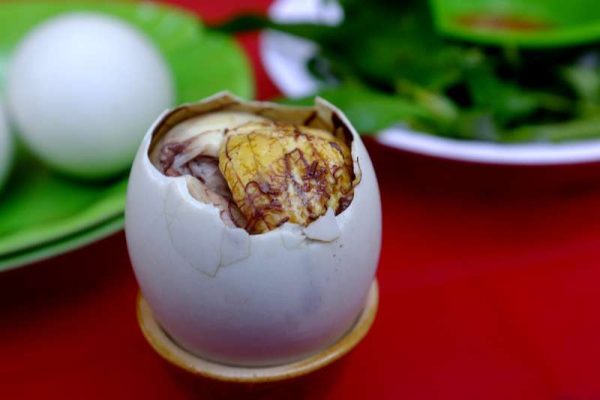 Hỏi đáp ngay: Ăn trứng vịt lộn buổi tối có tốt không? Lợi hay hại đối với sức khoẻ?