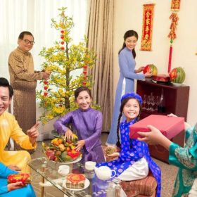 Khám phá ý nghĩa của phong tục lì xì ngày Tết