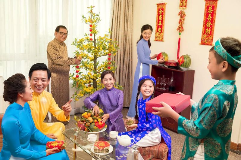 Khám phá ý nghĩa của phong tục lì xì ngày Tết