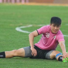 Cầu thủ Duy Mạnh chàng trung vệ xuất sắc của Đội tuyển Việt Nam