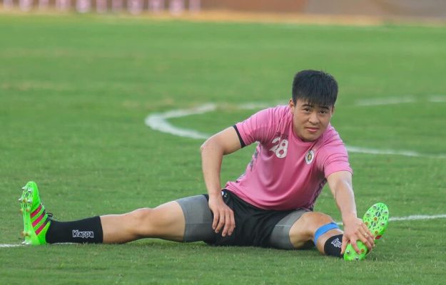 Cầu thủ Duy Mạnh chàng trung vệ xuất sắc của Đội tuyển Việt Nam