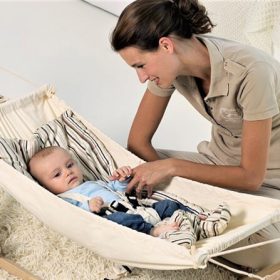 Có nên cho trẻ sơ sinh nằm võng? Ưu và nhược điểm của việc nằm võng