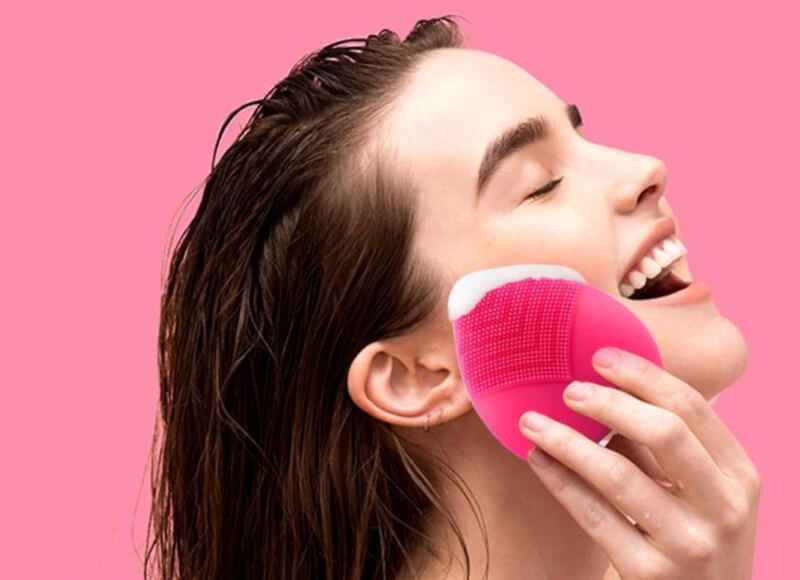 Có nên dùng máy rửa mặt? Công dụng của máy rửa mặt