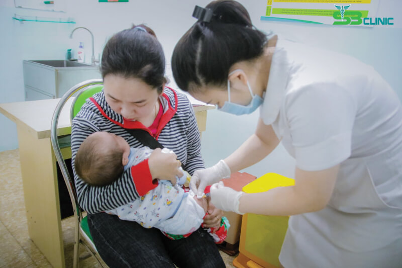 Cha mẹ có nên mua gói tiêm chủng cho trẻ sơ sinh hay không?