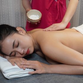 Có nên tắm trắng không? Tắm trắng có ảnh hưởng gì không?