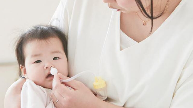 Trẻ bị hắt hơi sổ mũi uống thuốc gì để nhanh khỏi?