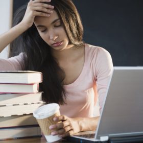 Uống gì để cân bằng nội tiết tố cho sức khoẻ dẻo dai?