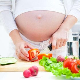 Góc giải đáp: Bà bầu không nên ăn gì?