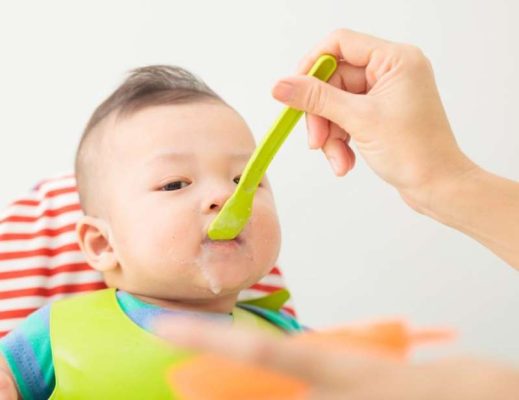 Hỏi đáp: Bé 7 tháng ăn được gì?