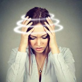 Hỏi – đáp: Bị tụt huyết áp đột ngột tại nhà nên làm gì và xử lý sơ cứu ra sao?