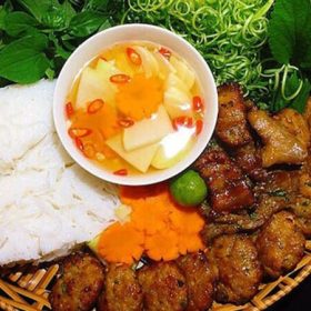 Thắc mắc: Bún chả bao nhiêu Calo? Ăn bún chả nhiều có béo không?