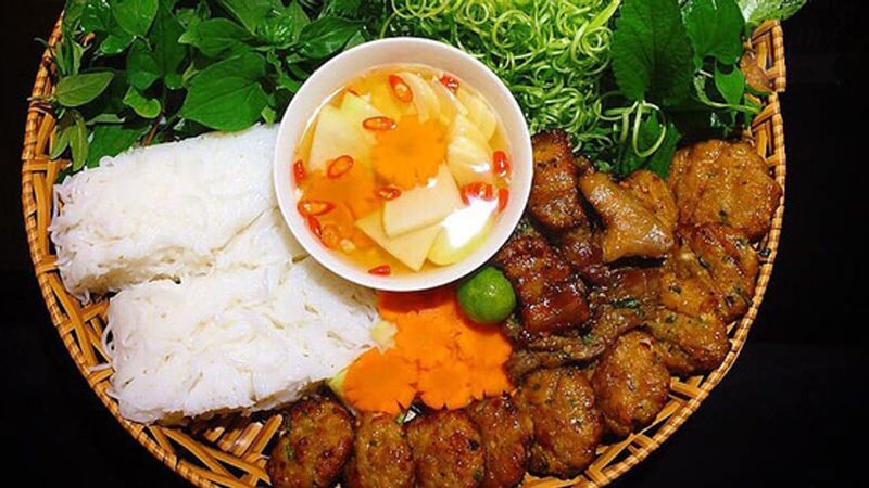 Thắc mắc: Bún chả bao nhiêu Calo? Ăn bún chả nhiều có béo không?