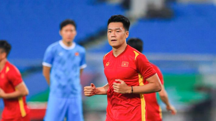 Cầu thủ thành chung - Trung vệ sáng giá đội tuyển Việt Nam