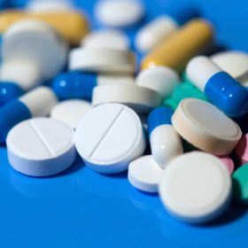 Có nên phá thai bằng thuốc và có nguy hiểm gì không?