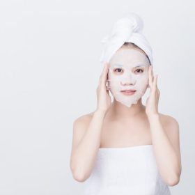 Giải đáp: Đắp mặt nạ xong có nên bôi serum hay không?
