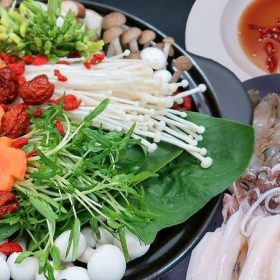 Lẩu hải sản ăn rau gì mới gia tăng độ ngon?
