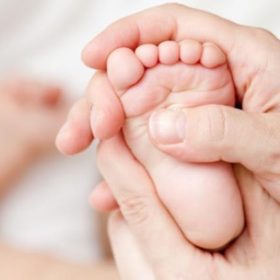 5 Vị Trí Bàn Chân Bé Thích Thú Khi Massaage