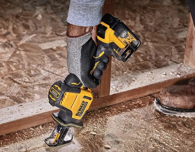 Máy Cưa Cầm Tay Chạy Pin Chính Hãng