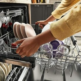 Tìm hiểu về việc máy rửa bát có sạch không?